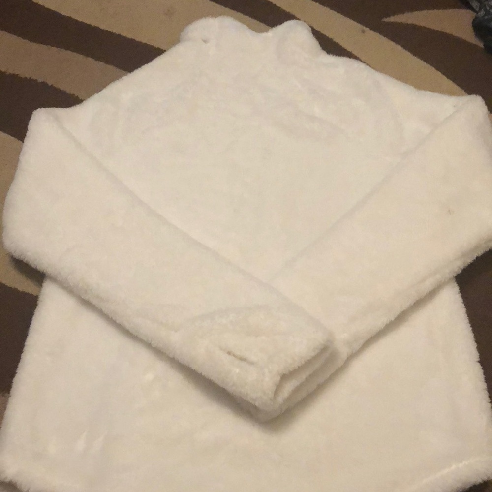White faux fur sweatshirt